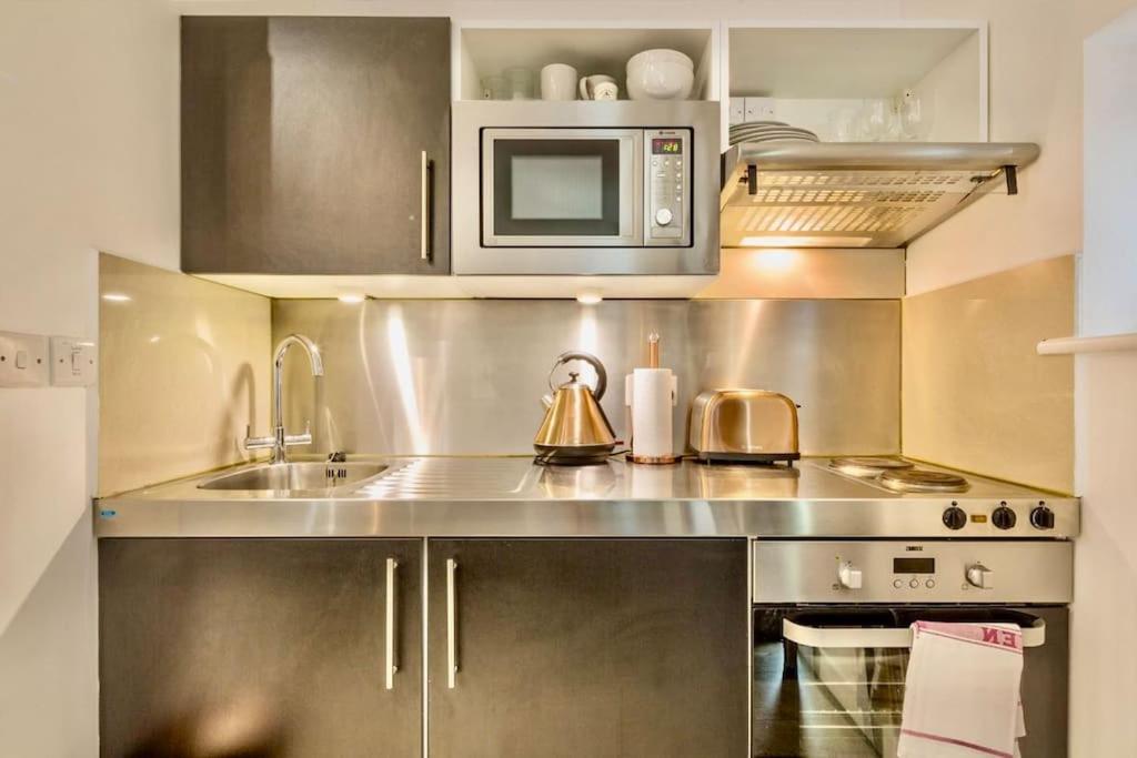 Apartemen Centre First Floor Sleeps 3